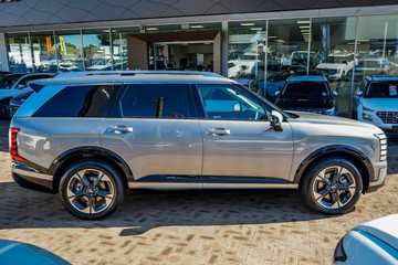 https://vehicle-cdn.autoleague.cloud/23977_620260275_3.jpg