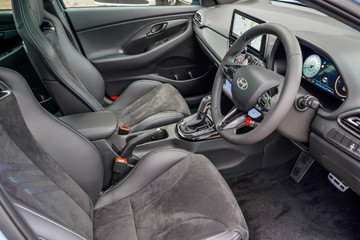https://vehicle-cdn.autoleague.cloud/23977_620260413_7.jpg