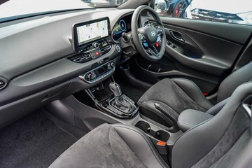 https://vehicle-cdn.autoleague.cloud/23977_620260413_9.jpg