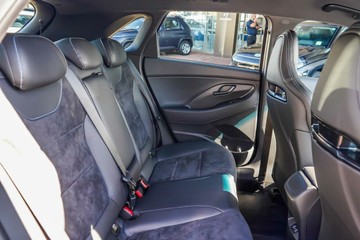 https://vehicle-cdn.autoleague.cloud/23977_620260426_10.jpg