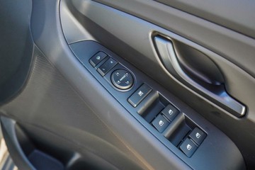 https://vehicle-cdn.autoleague.cloud/23977_620260426_21.jpg