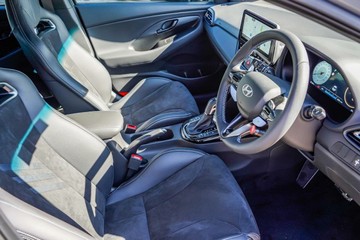 https://vehicle-cdn.autoleague.cloud/23977_620260426_6.jpg