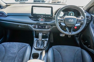https://vehicle-cdn.autoleague.cloud/23977_620260426_7.jpg