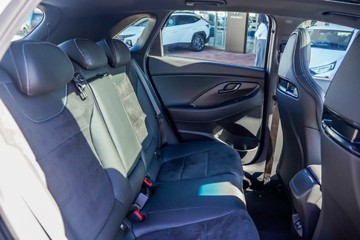 https://vehicle-cdn.autoleague.cloud/23977_620260432_11.jpg