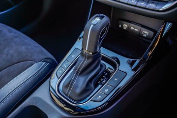 https://vehicle-cdn.autoleague.cloud/23977_620260432_18.jpg