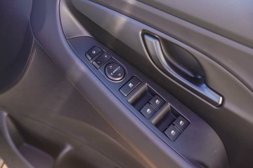 https://vehicle-cdn.autoleague.cloud/23977_620260432_19.jpg