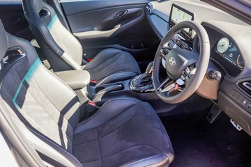 https://vehicle-cdn.autoleague.cloud/23977_620260432_7.jpg