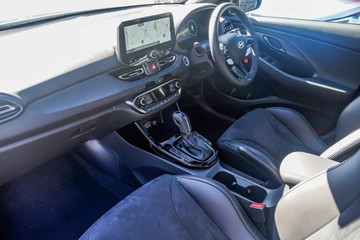https://vehicle-cdn.autoleague.cloud/23977_620260432_9.jpg