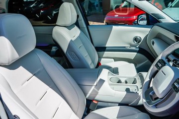 https://vehicle-cdn.autoleague.cloud/23977_620260467_12.jpg
