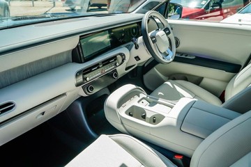 https://vehicle-cdn.autoleague.cloud/23977_620260467_13.jpg