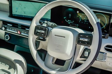 https://vehicle-cdn.autoleague.cloud/23977_620260467_14.jpg