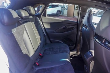 https://vehicle-cdn.autoleague.cloud/23977_620260482_12.jpg