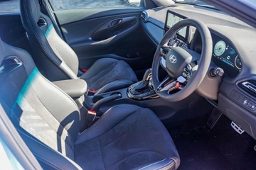 https://vehicle-cdn.autoleague.cloud/23977_620260482_8.jpg