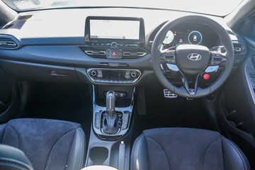 https://vehicle-cdn.autoleague.cloud/23977_620260482_9.jpg