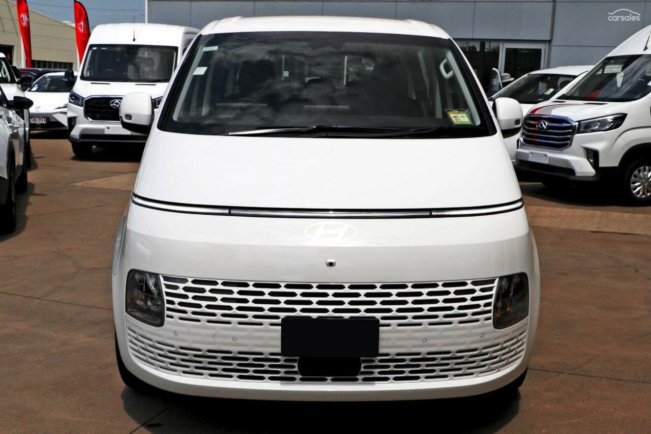 Hyundai Staria image 2