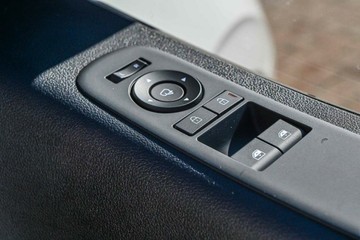 https://vehicle-cdn.autoleague.cloud/23977_620261097_20.jpg