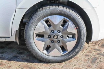https://vehicle-cdn.autoleague.cloud/23977_620261097_22.jpg