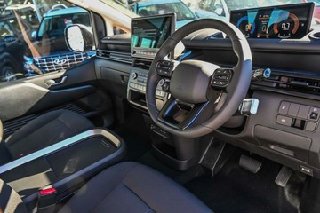 https://vehicle-cdn.autoleague.cloud/23977_620261097_6.jpg