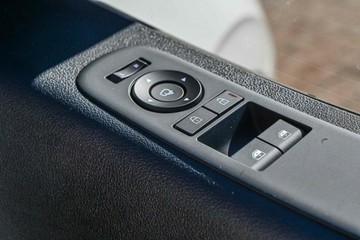 https://vehicle-cdn.autoleague.cloud/23977_620261098_20.jpg