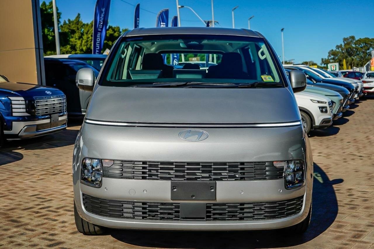 Hyundai Staria image 2