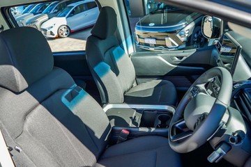 https://vehicle-cdn.autoleague.cloud/23977_620261126_8.jpg