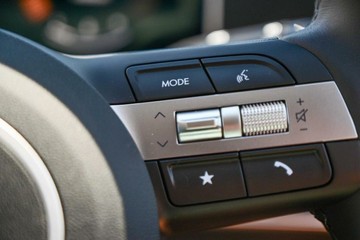 https://vehicle-cdn.autoleague.cloud/23977_620261273_18.jpg