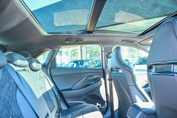 https://vehicle-cdn.autoleague.cloud/23977_620261286_10.jpg