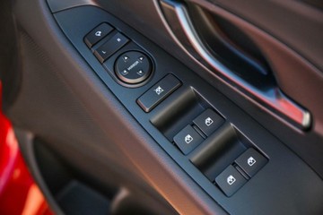 https://vehicle-cdn.autoleague.cloud/23977_620261286_17.jpg