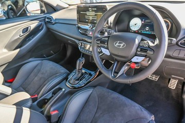 https://vehicle-cdn.autoleague.cloud/23977_620261286_7.jpg