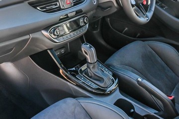 https://vehicle-cdn.autoleague.cloud/23977_620261286_9.jpg