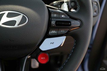 https://vehicle-cdn.autoleague.cloud/23977_620261287_15.jpg