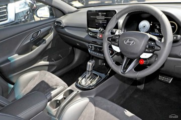 https://vehicle-cdn.autoleague.cloud/23977_620261287_6.jpg
