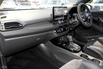 https://vehicle-cdn.autoleague.cloud/23977_620261287_7.jpg