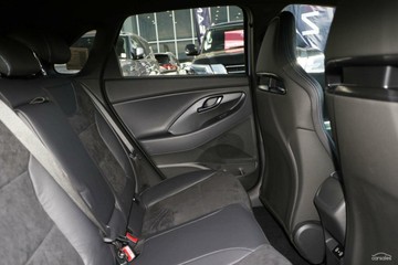 https://vehicle-cdn.autoleague.cloud/23977_620261287_9.jpg
