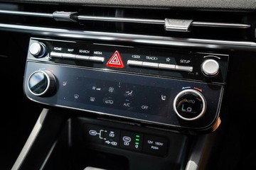 https://vehicle-cdn.autoleague.cloud/23977_620261472_19.jpg