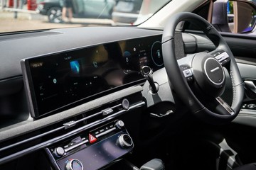 https://vehicle-cdn.autoleague.cloud/23977_620261472_25.jpg