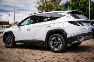 https://vehicle-cdn.autoleague.cloud/23977_620261472_5.jpg