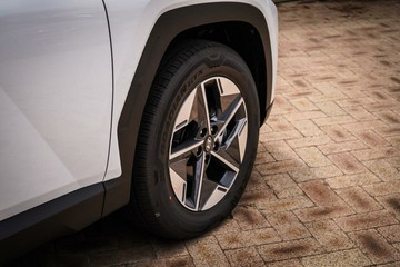 https://vehicle-cdn.autoleague.cloud/23977_620261472_8.jpg