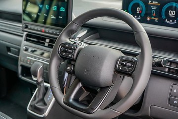 https://vehicle-cdn.autoleague.cloud/23977_620261921_11.jpg