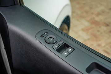 https://vehicle-cdn.autoleague.cloud/23977_620261921_22.jpg