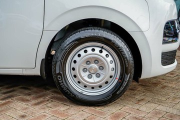 https://vehicle-cdn.autoleague.cloud/23977_620261921_25.jpg