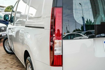 https://vehicle-cdn.autoleague.cloud/23977_620261921_5.jpg