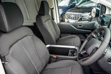 https://vehicle-cdn.autoleague.cloud/23977_620261921_8.jpg