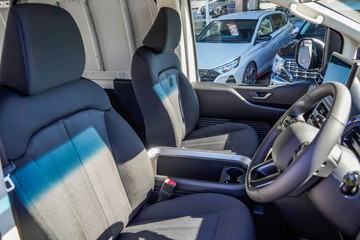 https://vehicle-cdn.autoleague.cloud/23977_620261933_8.jpg