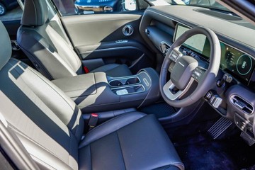 https://vehicle-cdn.autoleague.cloud/23977_620261978_8.jpg