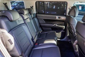 https://vehicle-cdn.autoleague.cloud/23977_620262115_12.jpg