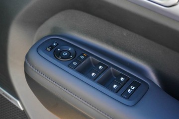 https://vehicle-cdn.autoleague.cloud/23977_620262115_22.jpg