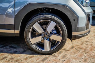 https://vehicle-cdn.autoleague.cloud/23977_620262115_24.jpg