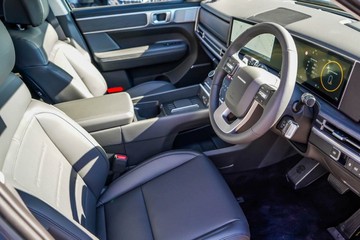 https://vehicle-cdn.autoleague.cloud/23977_620262115_8.jpg