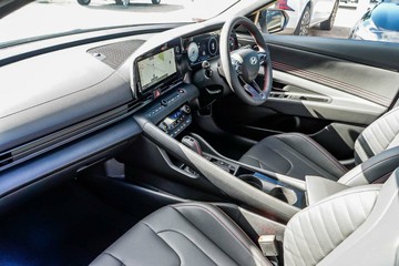 https://vehicle-cdn.autoleague.cloud/23977_620262136_10.jpg